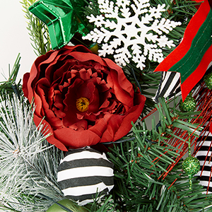 Weihnachtskranz an der Tür